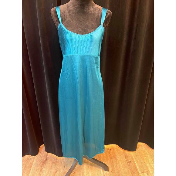 Vanity Fair Other - VINTAGE VANITY FAIR SATIN EMERALD GREEN NIGHTGOWN (MEDIUM)